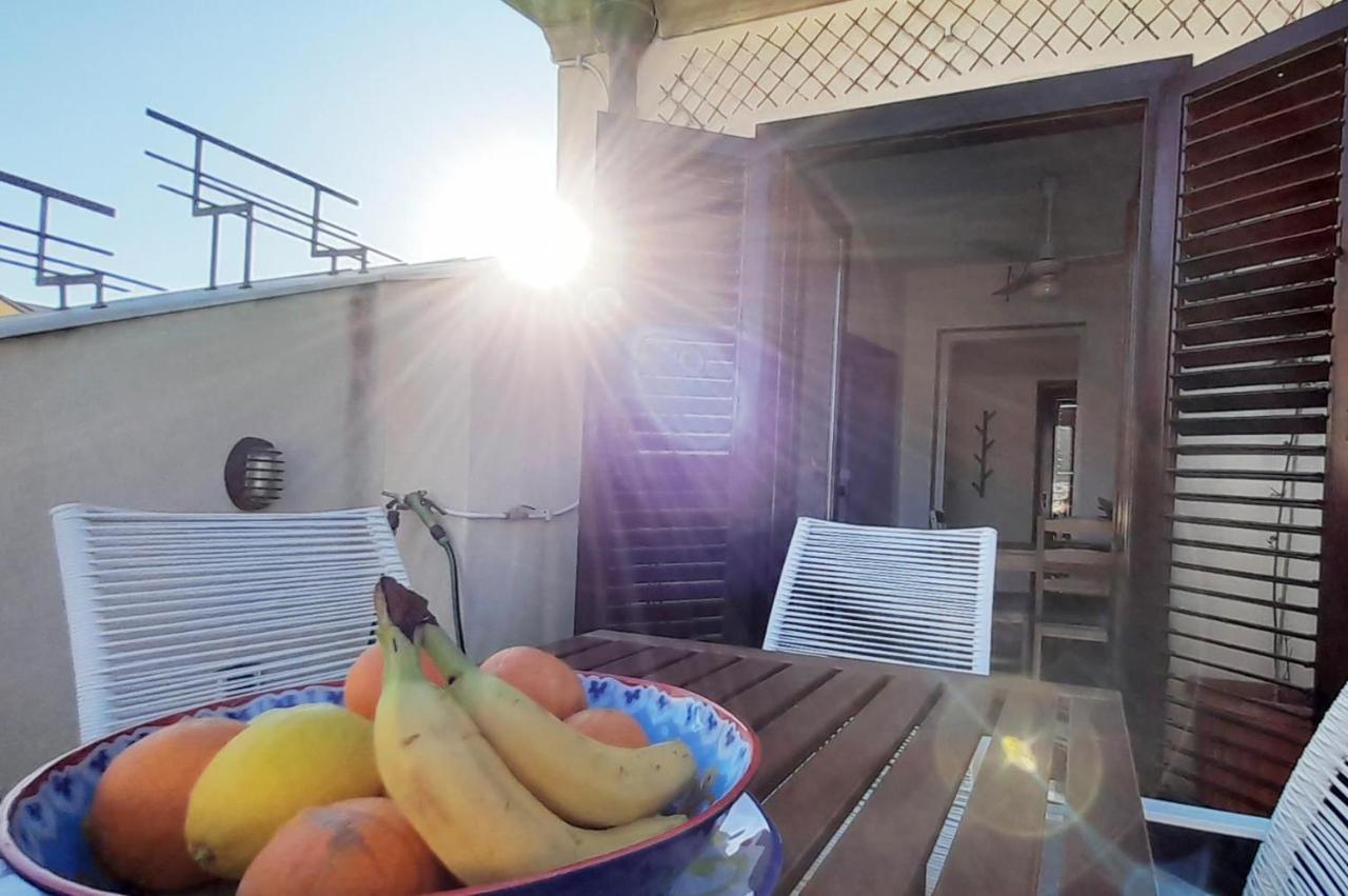 Terrace With View Attic In Old Town Ballarhome パレルモ エクステリア 写真