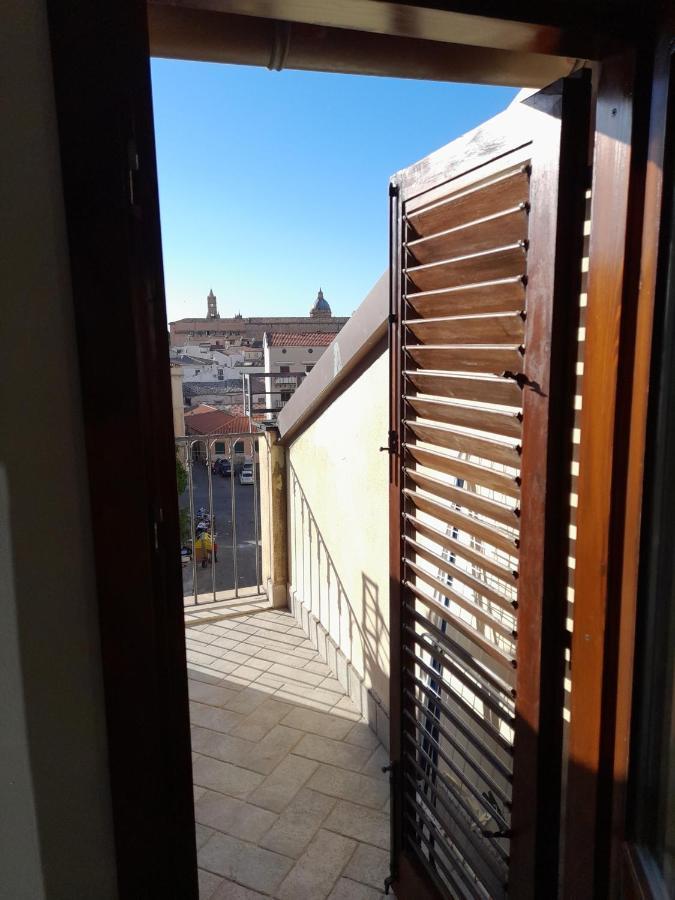 Terrace With View Attic In Old Town Ballarhome パレルモ エクステリア 写真